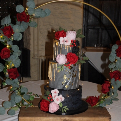 Find perfect wedding cakes at Croxley Cakes