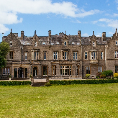 Exchange vows at Shendish Manor in Hertfordshire