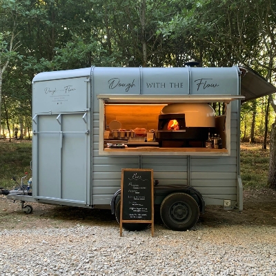 Wedding News: Dough with the Flow celebrates five years of wood-fired wedding pizzas from family-run Hertfordshire caterers