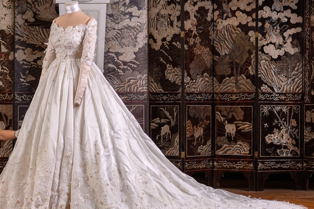 Dolce & Gabbana's first UK wedding dress goes on display at Blenheim Palace: Image 1