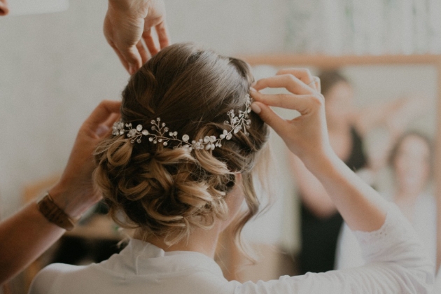 Check out these top hair trends to wow your wedding guests: Image 1