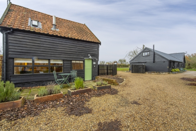 The Dairy at Green Valley Farm outside barn view