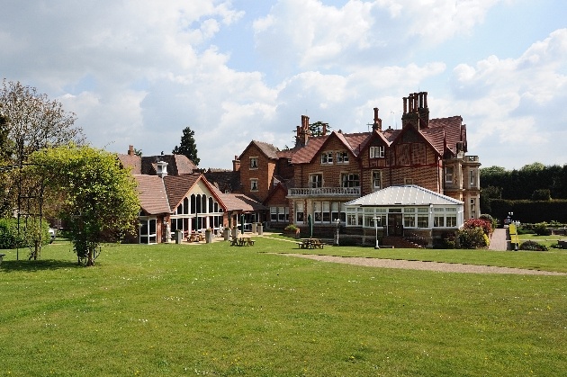 Pendley Manor Hotel's outdoor spaces are great for photographs!