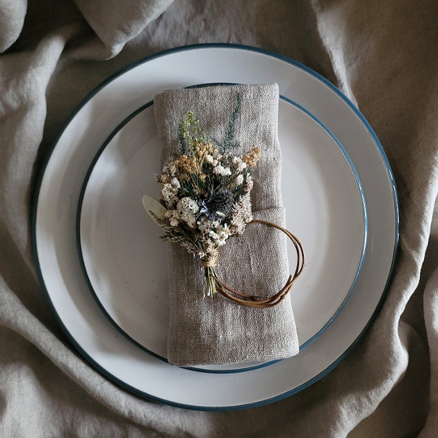 thistle wedding place setting