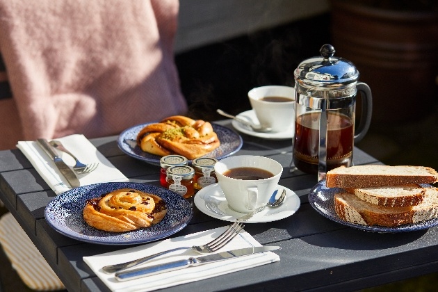 breakfast for two outside