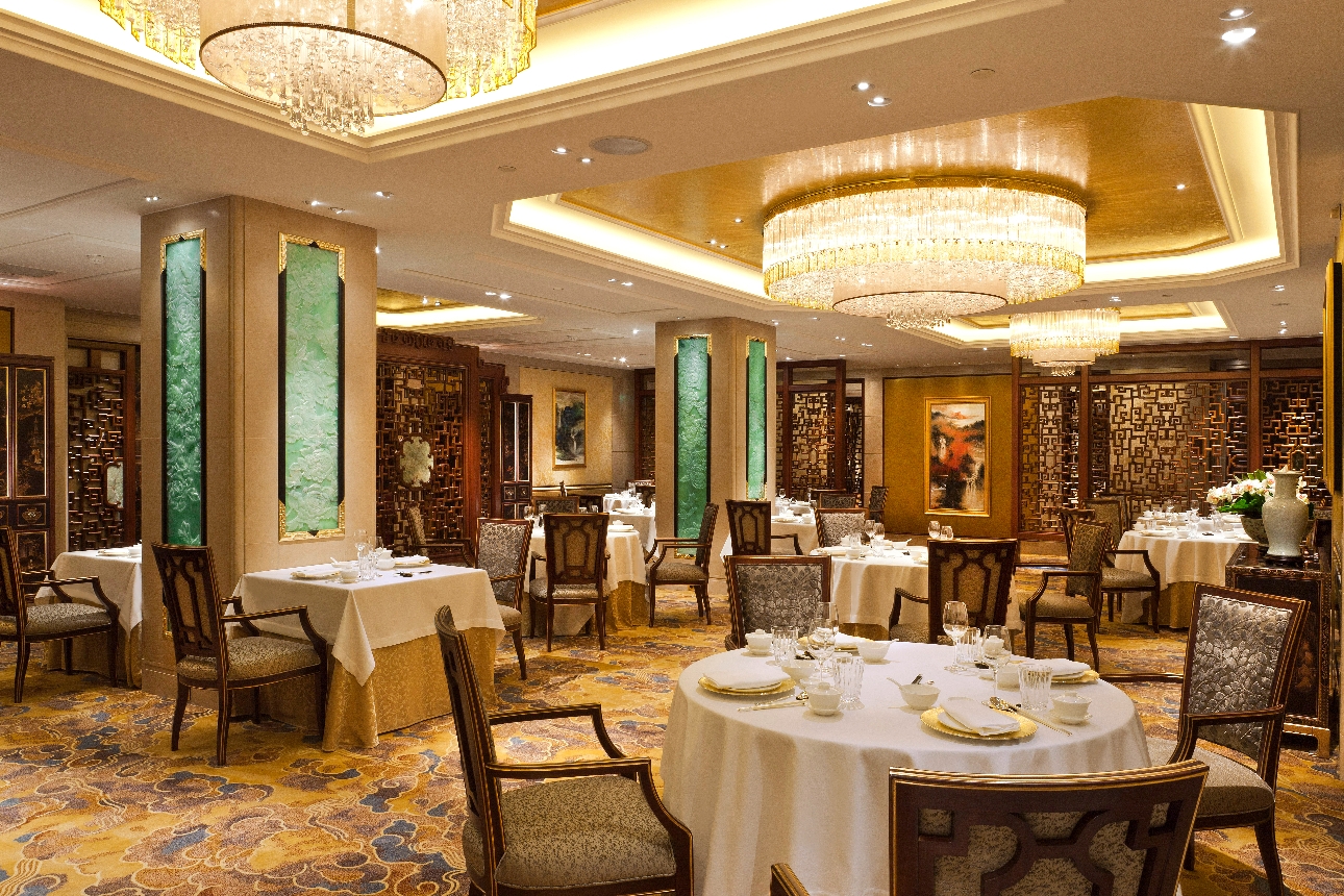 grand restaurant, large chandeliers, eastern vibe 