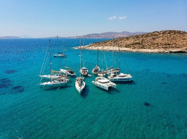 A group of boats floating in the ocean