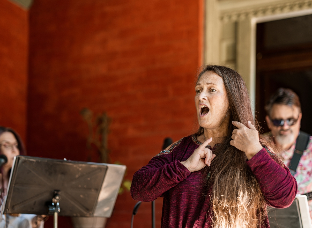 woman singing and signing at same time