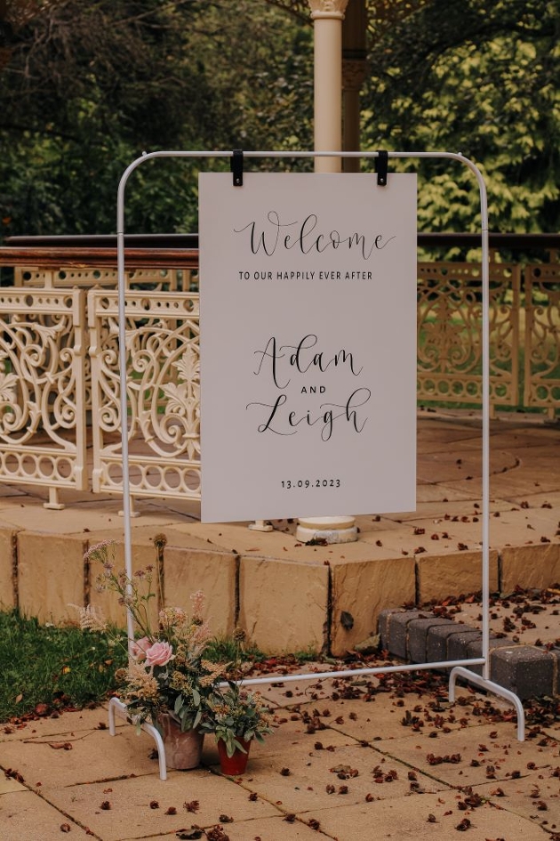 hanging welcome sign 
