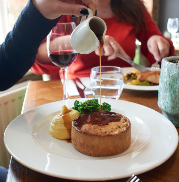 The Three Horseshoes in Letchmore Heath food