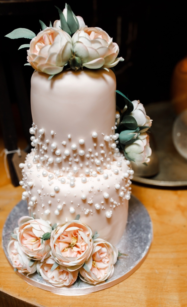 Blooms Balloons Bakes cake