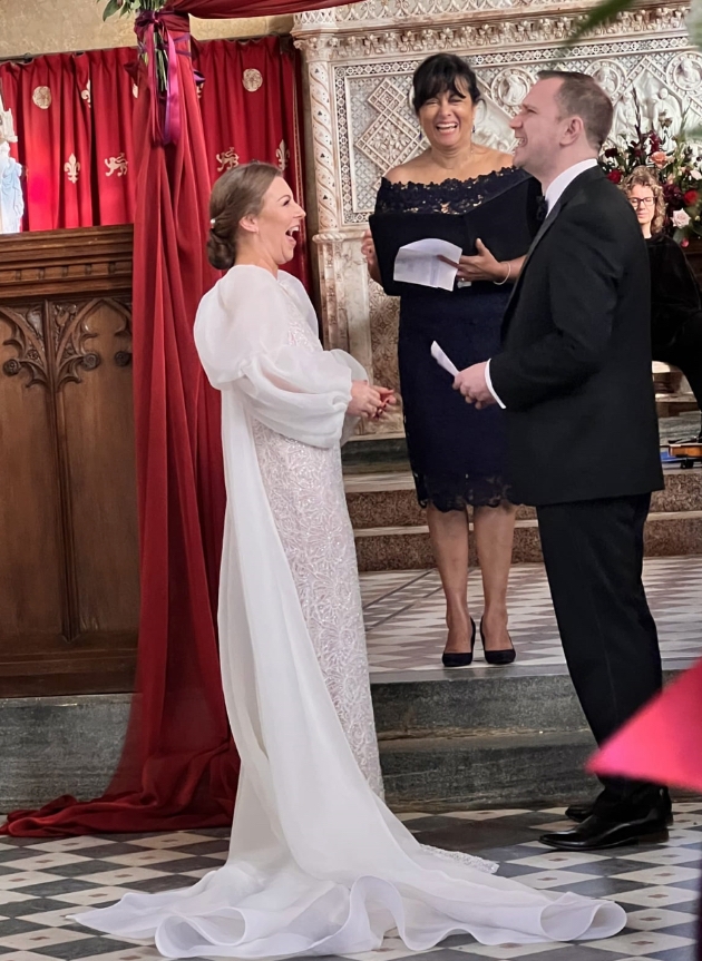 Wedding celebrant Erishia leading a personalised outdoor celebrant-led ceremony