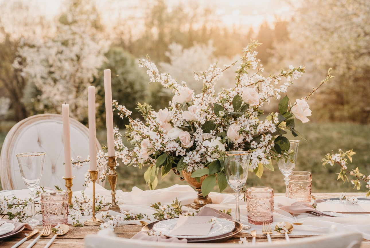 pretty quaint outdoor wedding table set up 