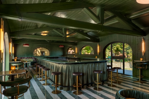 Hotel bar in green tones