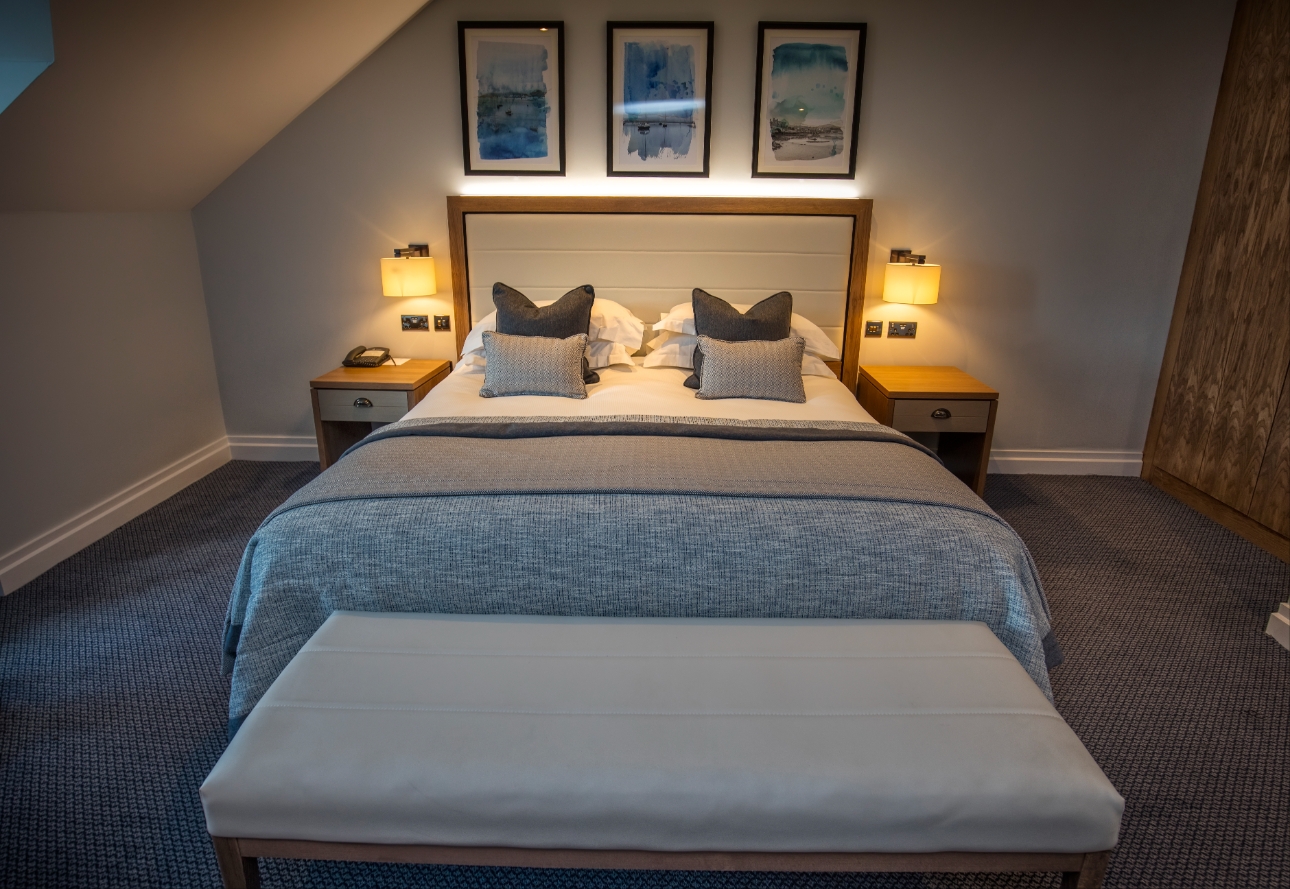 Coastal themed bedroom